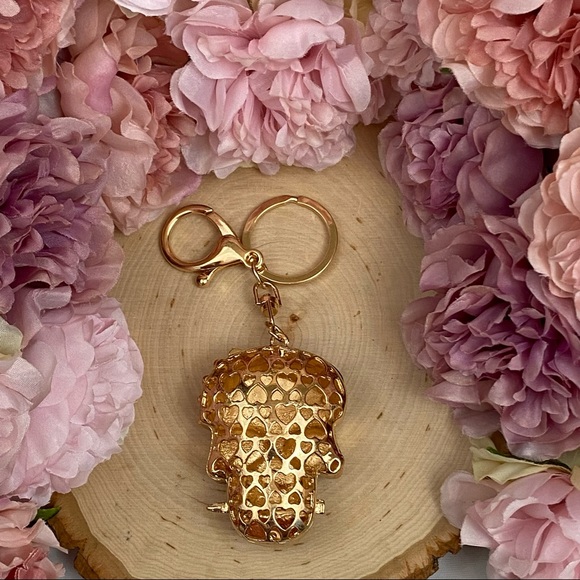 Black & Gold Crystal Pirate Skull Keychain - Picture 13 of 16